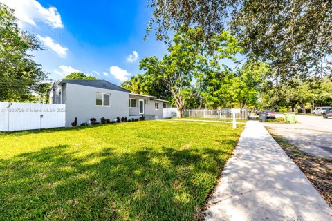 Villa ou maison à vendre à North Miami, Floride: 4 chambres, 124.49 m2 № 1923378 - photo 7