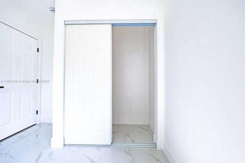 Villa ou maison à vendre à North Miami, Floride: 4 chambres, 124.49 m2 № 1923378 - photo 21