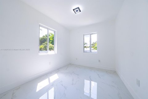 Villa ou maison à vendre à North Miami, Floride: 4 chambres, 124.49 m2 № 1923378 - photo 19