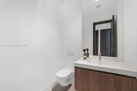 House in Biscayne Park, Florida 6 bedrooms № 1875493 - photo 23