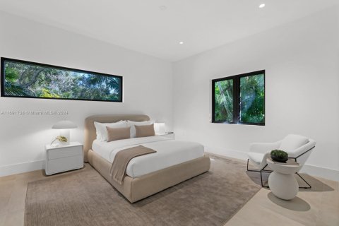 House in Biscayne Park, Florida 6 bedrooms № 1875493 - photo 25