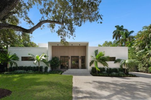 House in Biscayne Park, Florida 6 bedrooms № 1875493 - photo 1