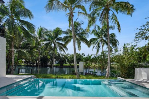 House in Biscayne Park, Florida 6 bedrooms № 1875493 - photo 13