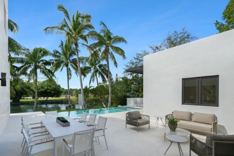 House in Biscayne Park, Florida 6 bedrooms № 1875493 - photo 12