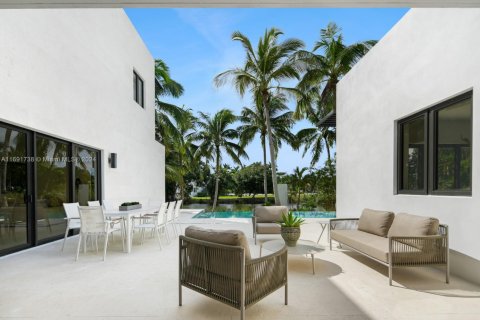 House in Biscayne Park, Florida 6 bedrooms № 1875493 - photo 18