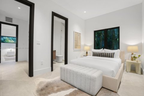 House in Biscayne Park, Florida 6 bedrooms № 1875493 - photo 27