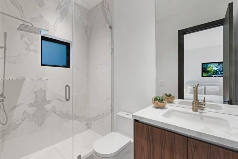 House in Biscayne Park, Florida 6 bedrooms № 1875493 - photo 26