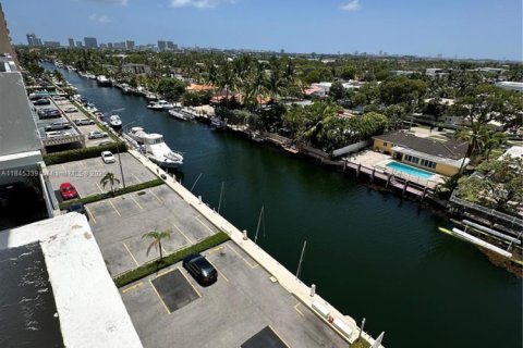 Condo in North Miami, Florida, 1 bedroom  № 1857166 - photo 13