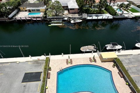 Condo in North Miami, Florida, 1 bedroom  № 1857166 - photo 12
