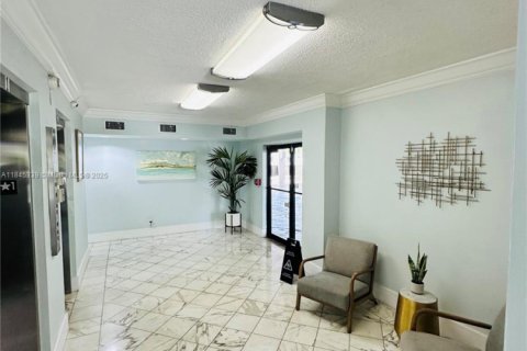 Condo in North Miami, Florida, 1 bedroom  № 1857166 - photo 22