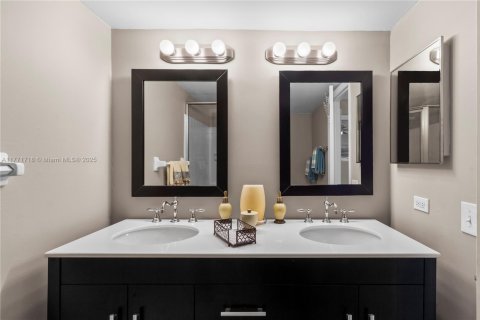 Condo in Fort Lauderdale, Florida, 2 bedrooms  № 1864189 - photo 14