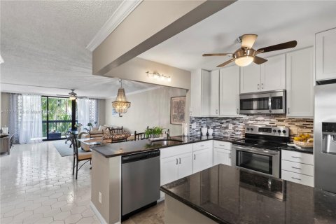 Condo in Fort Lauderdale, Florida, 2 bedrooms  № 1864189 - photo 2