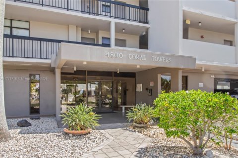 Condo in Fort Lauderdale, Florida, 2 bedrooms  № 1864189 - photo 24