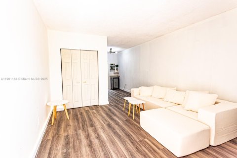 Condominio en venta en Miami Beach, Florida, 37.72 m2 № 1951498 - foto 3