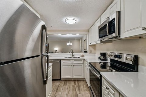 Condo in Palm Harbor, Florida, 1 bedroom  № 2121390 - photo 18