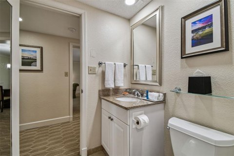 Condo in Palm Harbor, Florida, 1 bedroom  № 2121390 - photo 23
