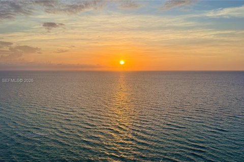 Condo in Sunny Isles Beach, Florida, 2 bedrooms № 1967235 - photo 11
