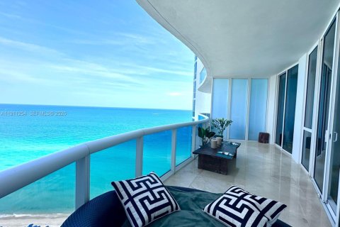 Condo in Sunny Isles Beach, Florida, 2 bedrooms № 1967235 - photo 13