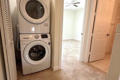 Townhouse in West Palm Beach, Florida 2 bedrooms, 134.52 sq.m. № 2400020 - photo 12