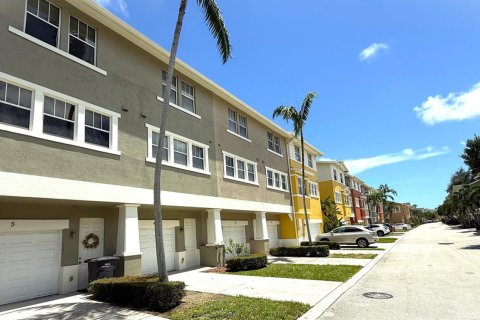 Townhouse in West Palm Beach, Florida 2 bedrooms, 134.52 sq.m. № 2400020 - photo 4