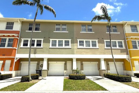 Townhouse in West Palm Beach, Florida 2 bedrooms, 134.52 sq.m. № 2400020 - photo 3