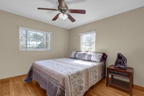 House in Saint Petersburg, Florida 2 bedrooms, 97.55 sq.m. № 2132695 - photo 10