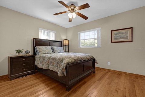 House in Saint Petersburg, Florida 2 bedrooms, 97.55 sq.m. № 2132695 - photo 12