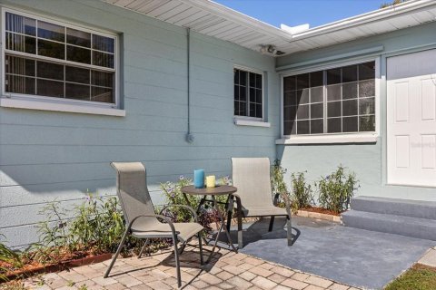 House in Saint Petersburg, Florida 2 bedrooms, 97.55 sq.m. № 2132695 - photo 17