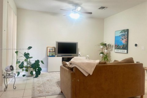 Condo in Royal Palm Beach, Florida, 3 bedrooms  № 1888932 - photo 10
