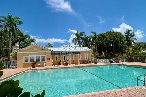 Condo in Royal Palm Beach, Florida, 3 bedrooms  № 1888932 - photo 3
