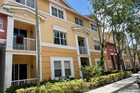 Condo in Royal Palm Beach, Florida, 3 bedrooms  № 1888932 - photo 2