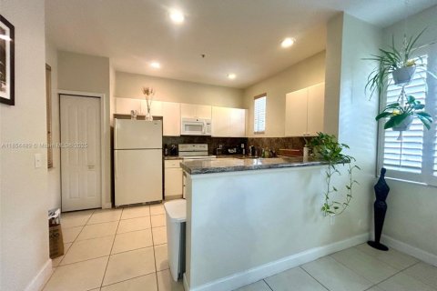 Condo in Royal Palm Beach, Florida, 3 bedrooms  № 1888932 - photo 11
