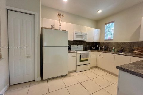 Condo in Royal Palm Beach, Florida, 3 bedrooms  № 1888932 - photo 13
