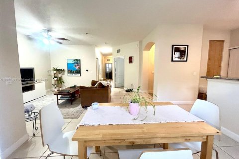 Condo in Royal Palm Beach, Florida, 3 bedrooms  № 1888932 - photo 4