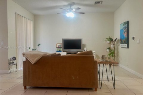 Condo in Royal Palm Beach, Florida, 3 bedrooms  № 1888932 - photo 8