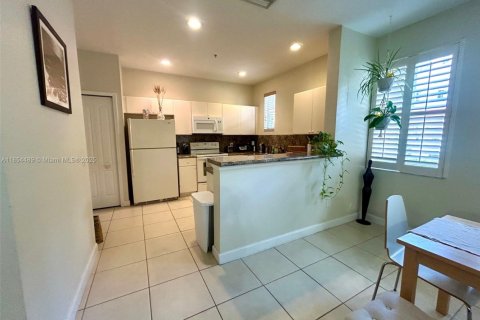 Condo in Royal Palm Beach, Florida, 3 bedrooms  № 1888932 - photo 12