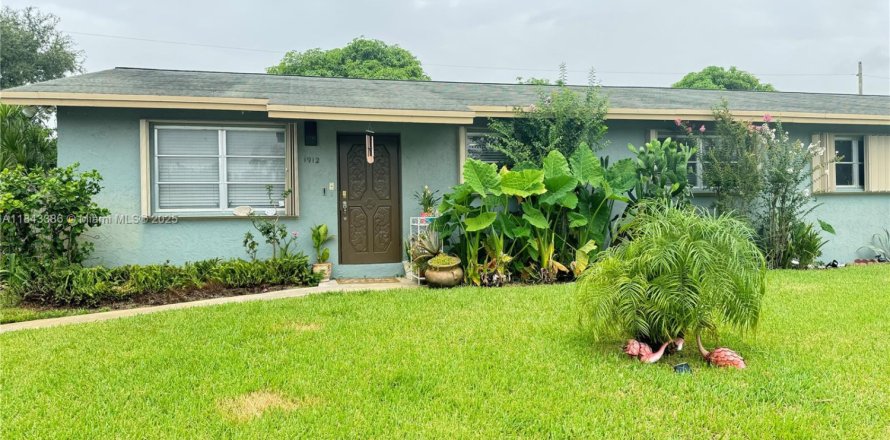 Villa ou maison à Miramar, Floride 3 chambres, 115.94 m2 № 1838728