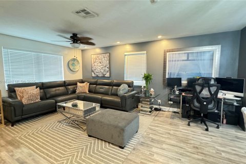 Villa ou maison à vendre à Miramar, Floride: 3 chambres, 115.94 m2 № 1838728 - photo 4