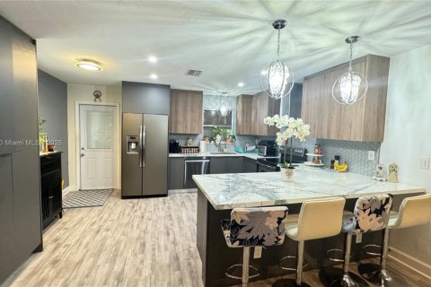 Villa ou maison à vendre à Miramar, Floride: 3 chambres, 115.94 m2 № 1838728 - photo 2