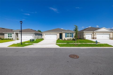 Villa ou maison à louer à Saint Cloud, Floride: 3 chambres, 167.22 m2 № 2150519 - photo 2