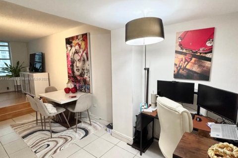 Copropriété à louer à Miami, Floride: 1 chambre, 53.88 m2 № 1966267 - photo 17