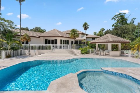 Casa en Pinecrest, Florida 7 dormitorios, 663.88 m2 № 1925798