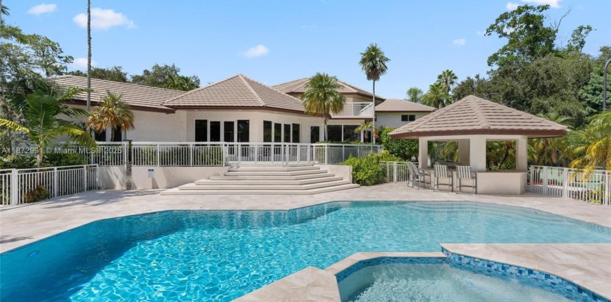 Casa en Pinecrest, Florida 7 dormitorios, 663.88 m2 № 1925798