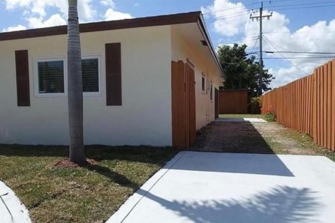 Villa ou maison à louer à Boca Raton, Floride: 3 chambres, 146.41 m2 № 2439167 - photo 15