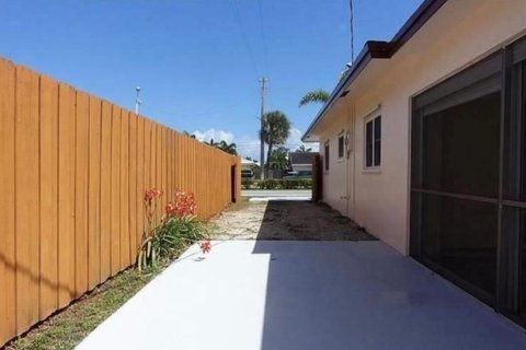 Villa ou maison à louer à Boca Raton, Floride: 3 chambres, 146.41 m2 № 2439167 - photo 16