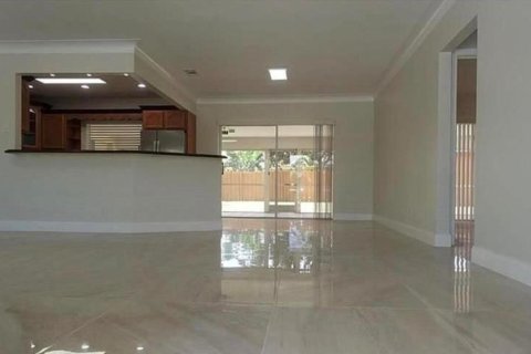 Villa ou maison à louer à Boca Raton, Floride: 3 chambres, 146.41 m2 № 2439167 - photo 2