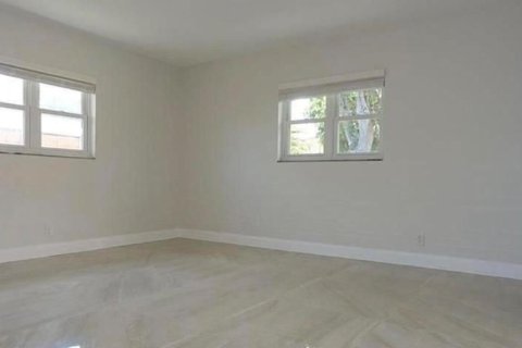 Villa ou maison à louer à Boca Raton, Floride: 3 chambres, 146.41 m2 № 2439167 - photo 5