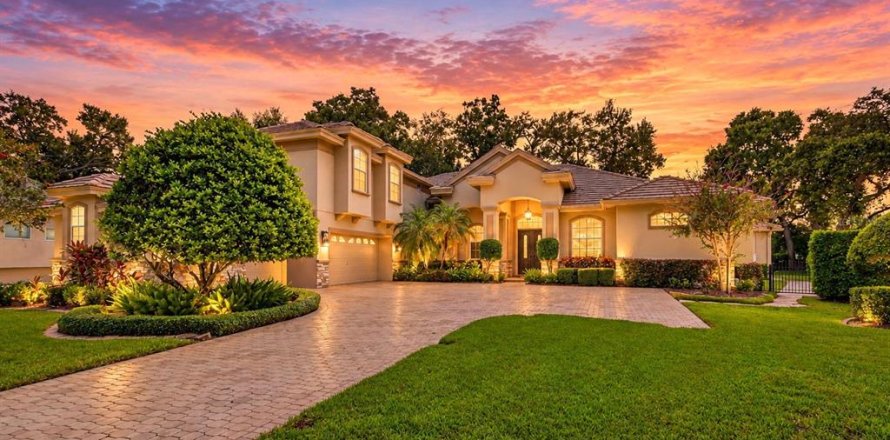 House in Palm Harbor, Florida 4 bedrooms, 354.98 sq.m. № 2398285