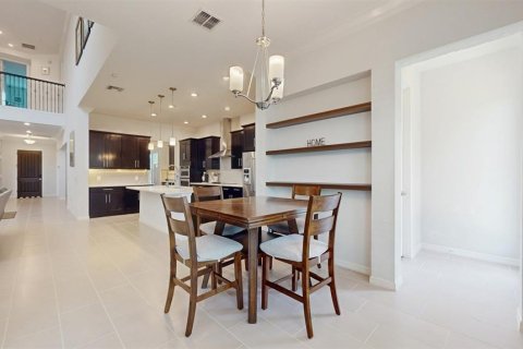 House in Orlando, Florida 4 bedrooms, 393.91 sq.m. № 1800079 - photo 12