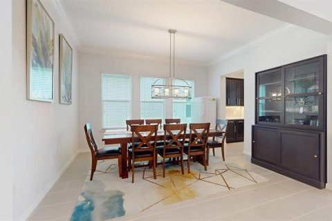 House in Orlando, Florida 4 bedrooms, 393.91 sq.m. № 1800079 - photo 5